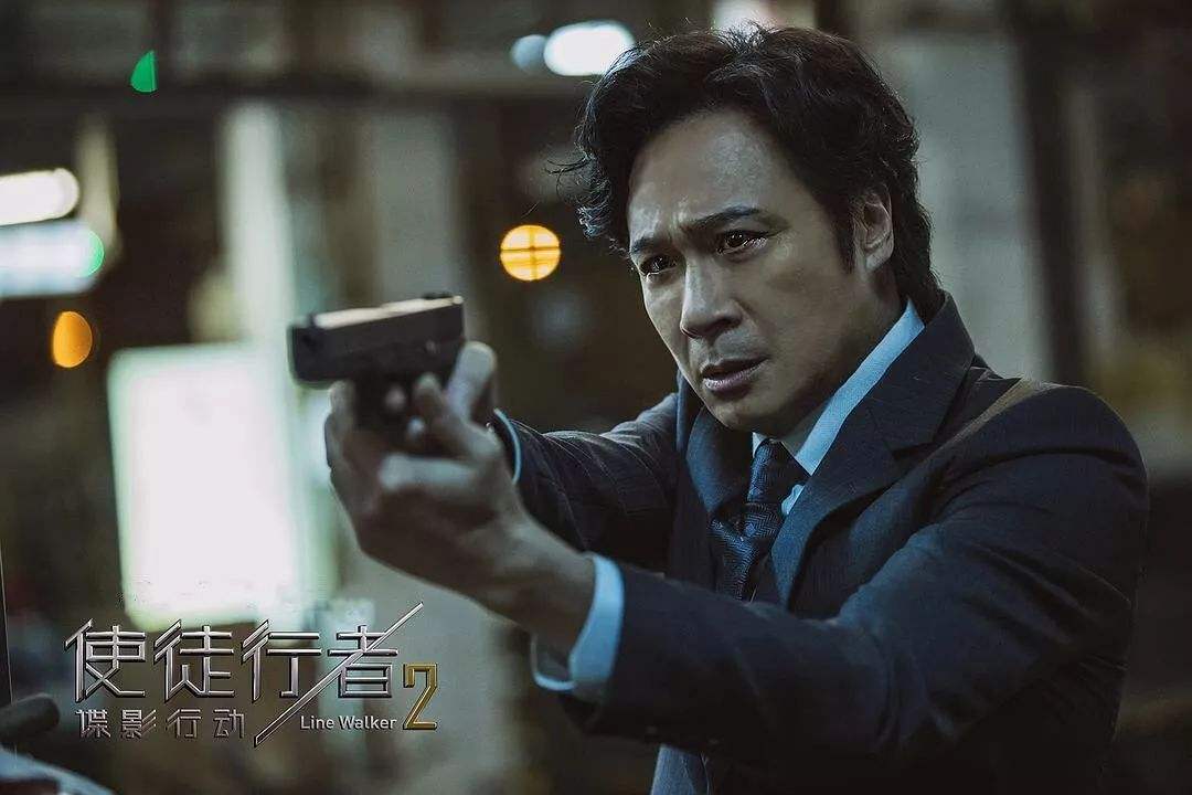 《使徒行者2》古辉吴铁三角上演“圆桌对决”